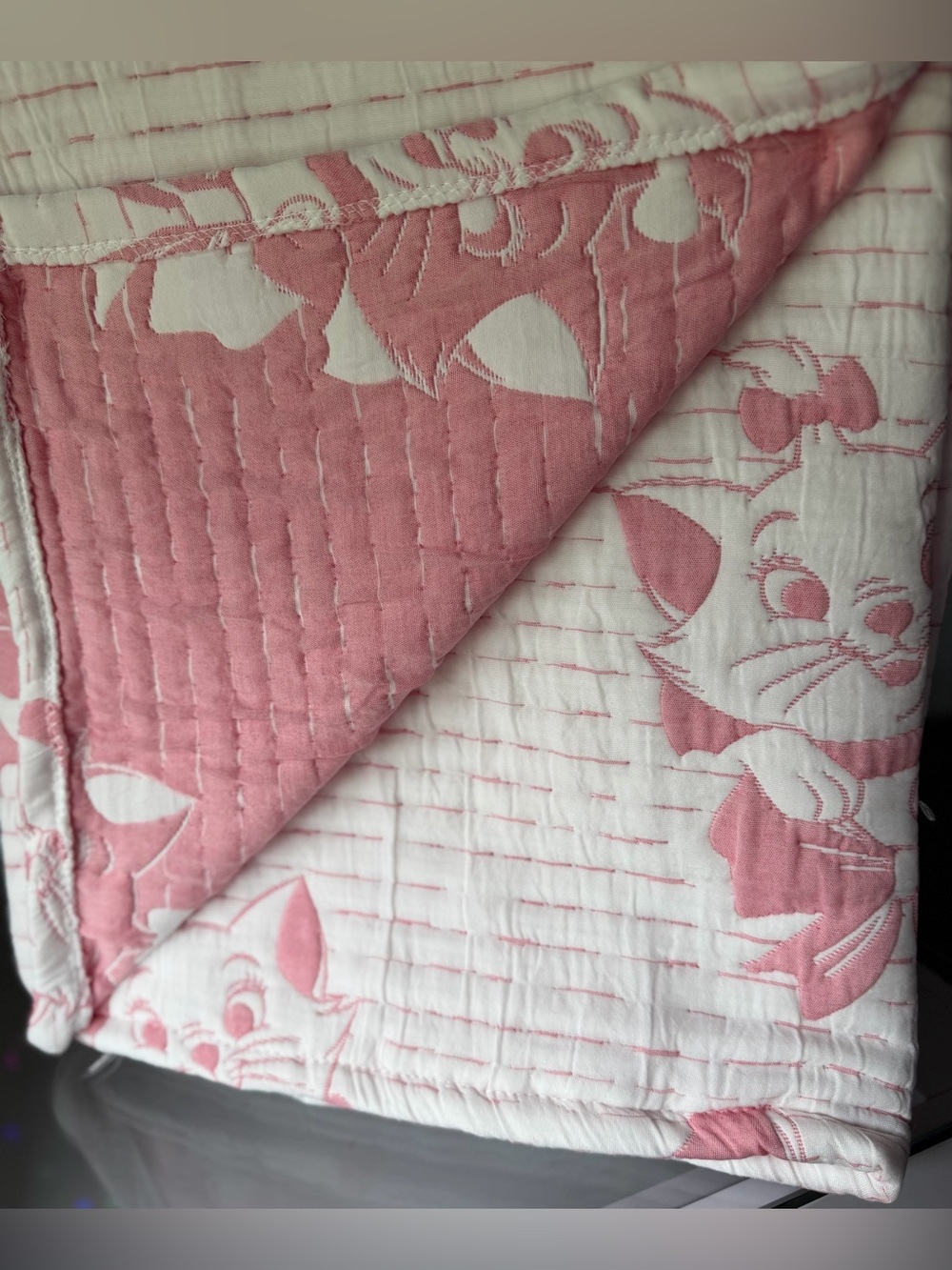 DISNEY ARISTOCATS MOVIE MARIE KITTY CAT PINK BOW JACQUARD WOVEN THROW BLANKET - Picture 7 of 11